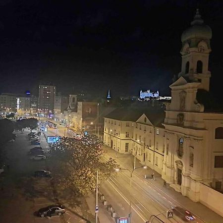 Central Getaway Studio Bratislava Bagian luar foto