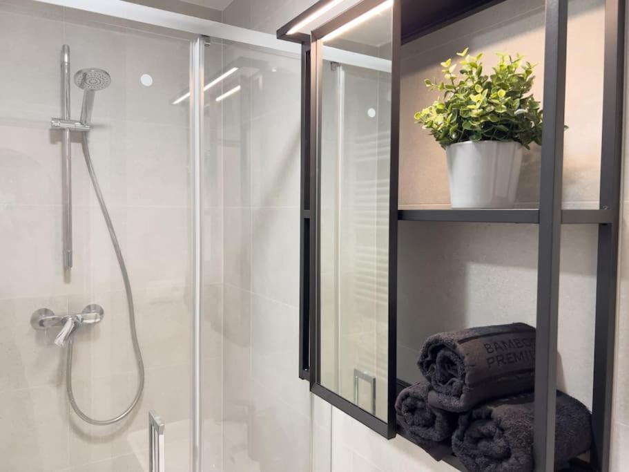 Central Getaway Studio Bratislava Bagian luar foto