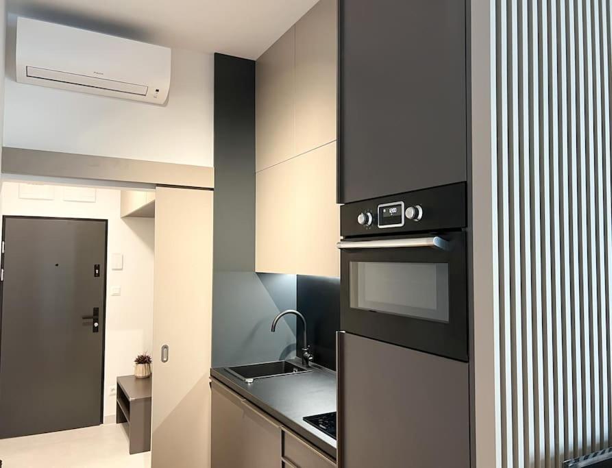 Central Getaway Studio Bratislava Bagian luar foto