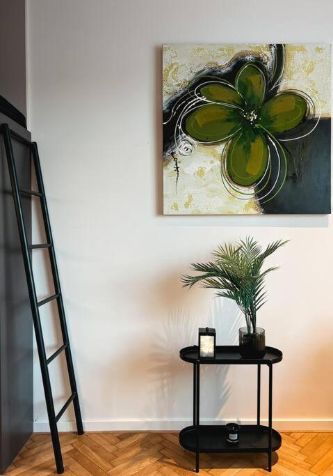 Central Getaway Studio Bratislava Bagian luar foto